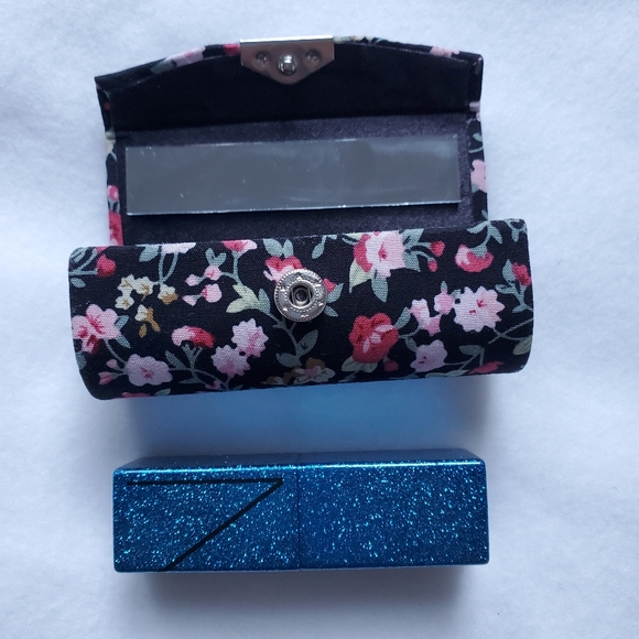 Lipstick 💄 case holder with mirror 🪞 - Picture 3 of 6